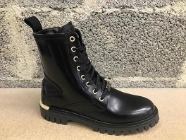 TOMMY HILFIGER POLISHED LEATHER LACE UP BOOT<br>