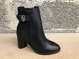 STONE MID CUT W ALBA TH MONOGRAM HARDWARE HEEL BOOT:Noir