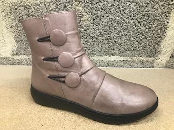 Karyoka boots danet 