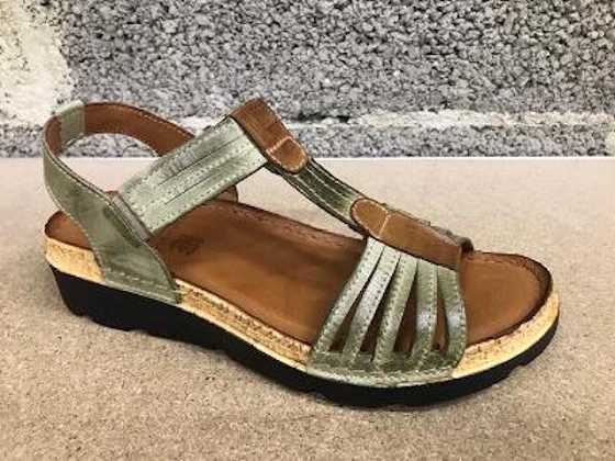 Karyoka sandale iza 